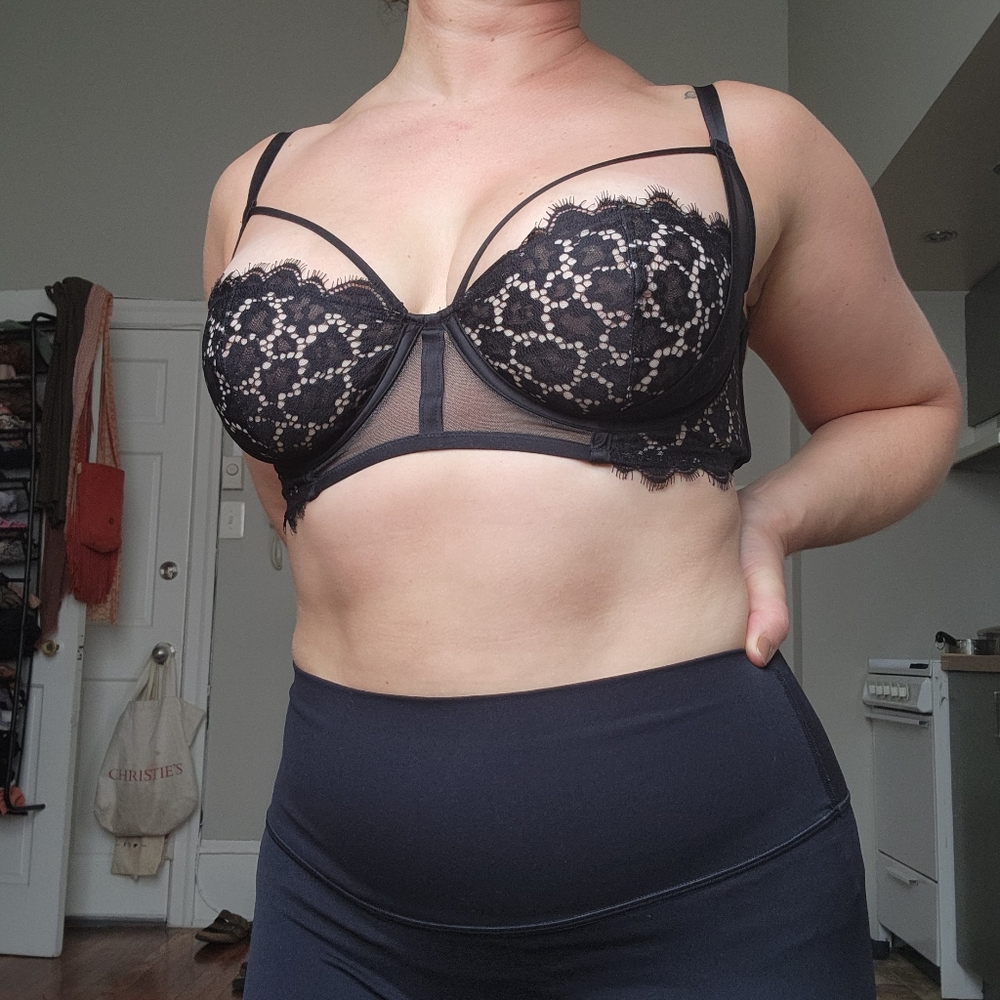 Victoria’s Secret very sexy unlined balconet bra 32DD